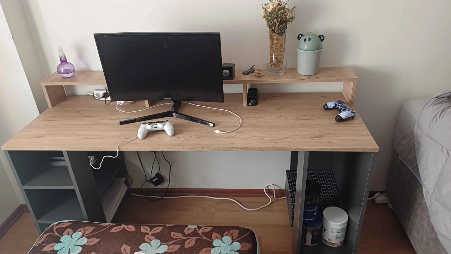 Customer photo review of Rani HA110 Raflı Oyuncu Bilgisayar Masası 160 Cm Çalışma Masası Sepet Ceviz - Antrasit