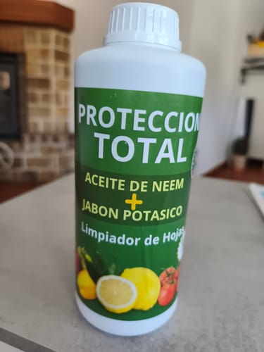 Customer photo review of FERTIBONO Abono Citricos Premium para Limonero y Naranjos, 20-5-10 con Hierro, Calcio, Mat. Orgánica, Azufre, Magnesio y Manganeso - Evita Amarillo en Hojas, Fortalece Raíces y Mejora Frutos, (6,5Kg)