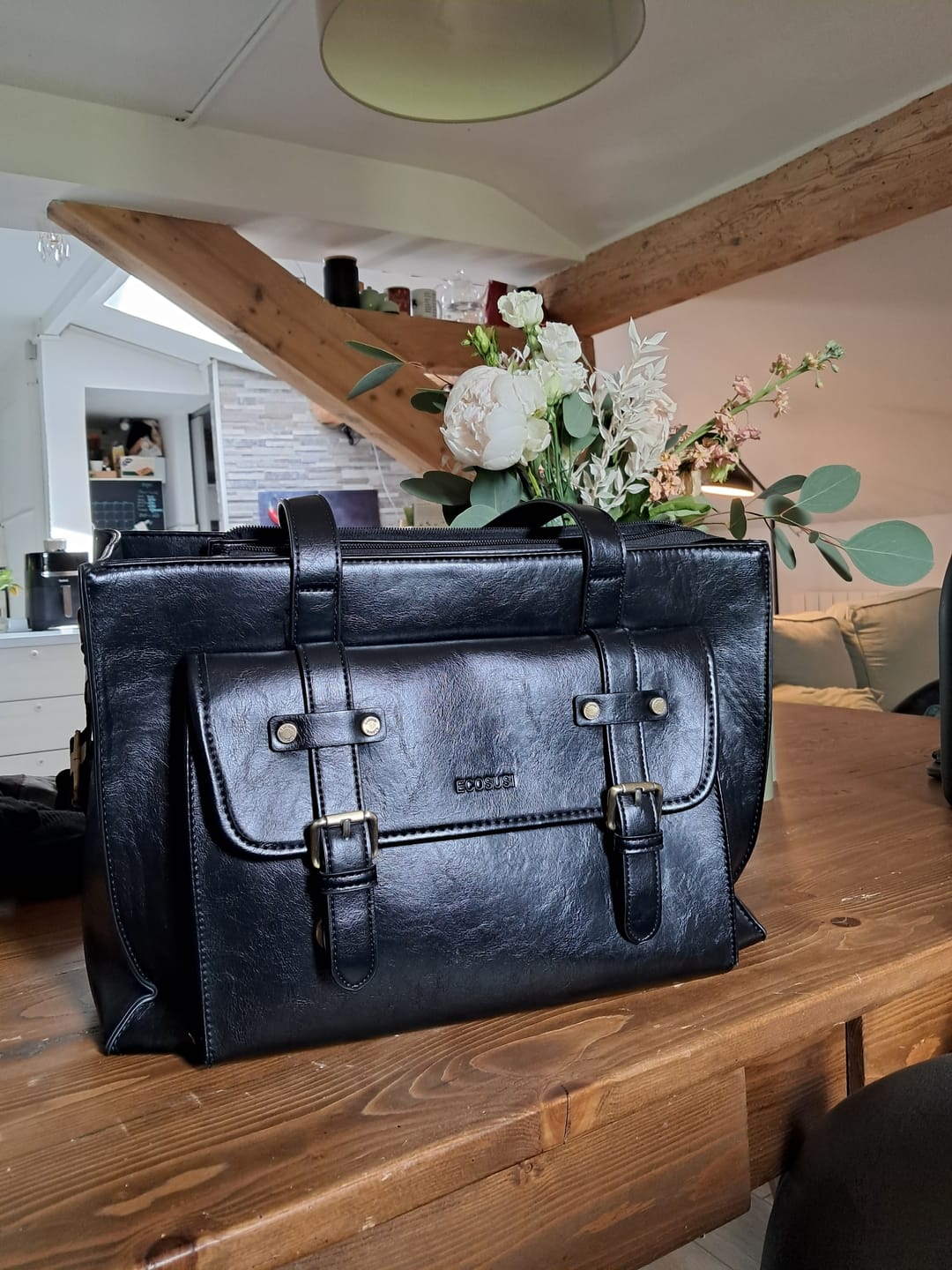 Customer photo review of Olivia's Classic PU Leather Handbag for 13-15.6 Inch Laptop Tote