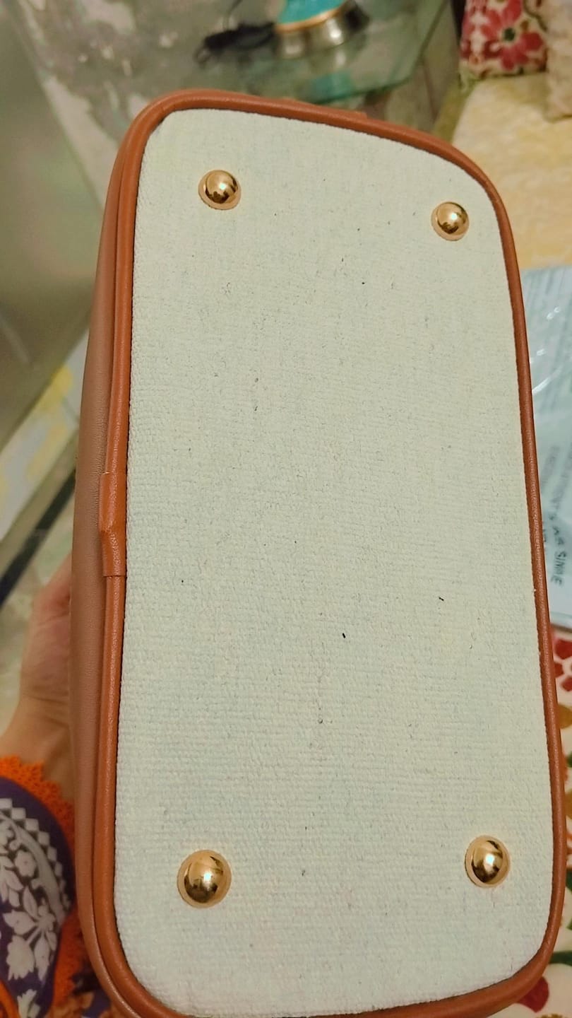 Customer photo review of Bucket Bag Tan Brown