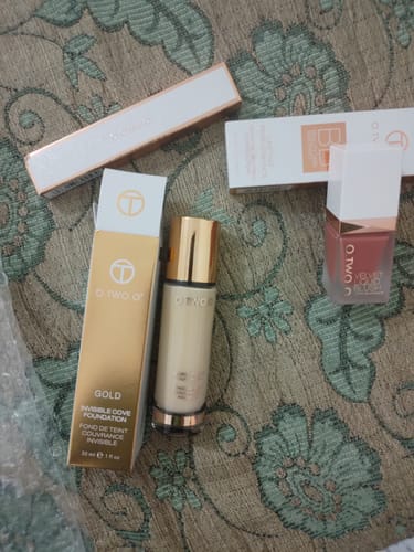 Customer photo review of O.TWO.O INVISIBLE COVER FOUNDATION