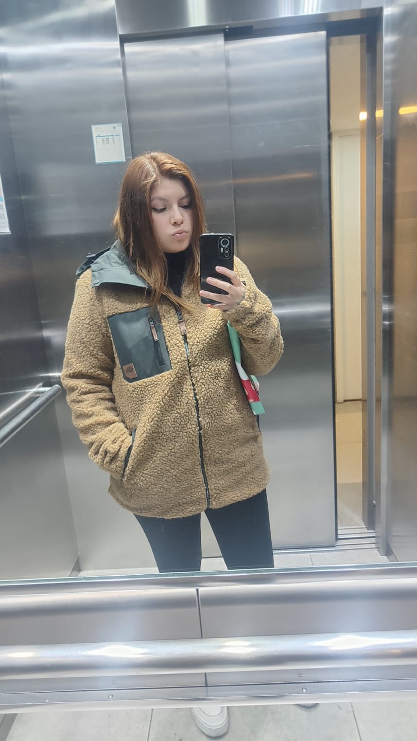 Customer photo review of Parka Impermeable Reversible Camaleon Mujer