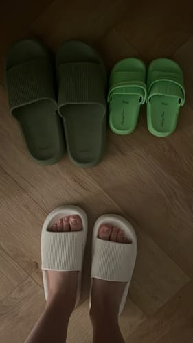 Customer photo review of HappyFlops