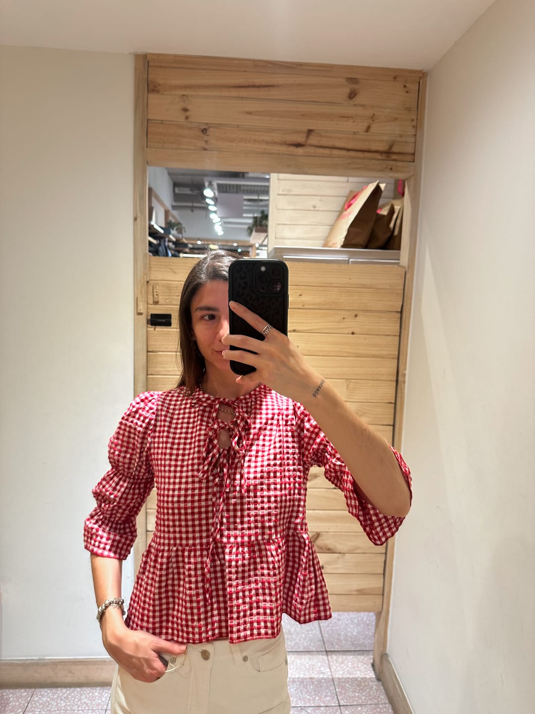 Customer photo review of Blusa Vichy Lazos Red