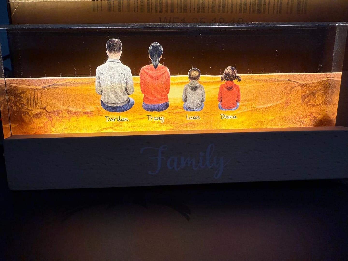 Customer photo review of Familie - Personalisierter LED Aufsteller mit der ganzen Familie