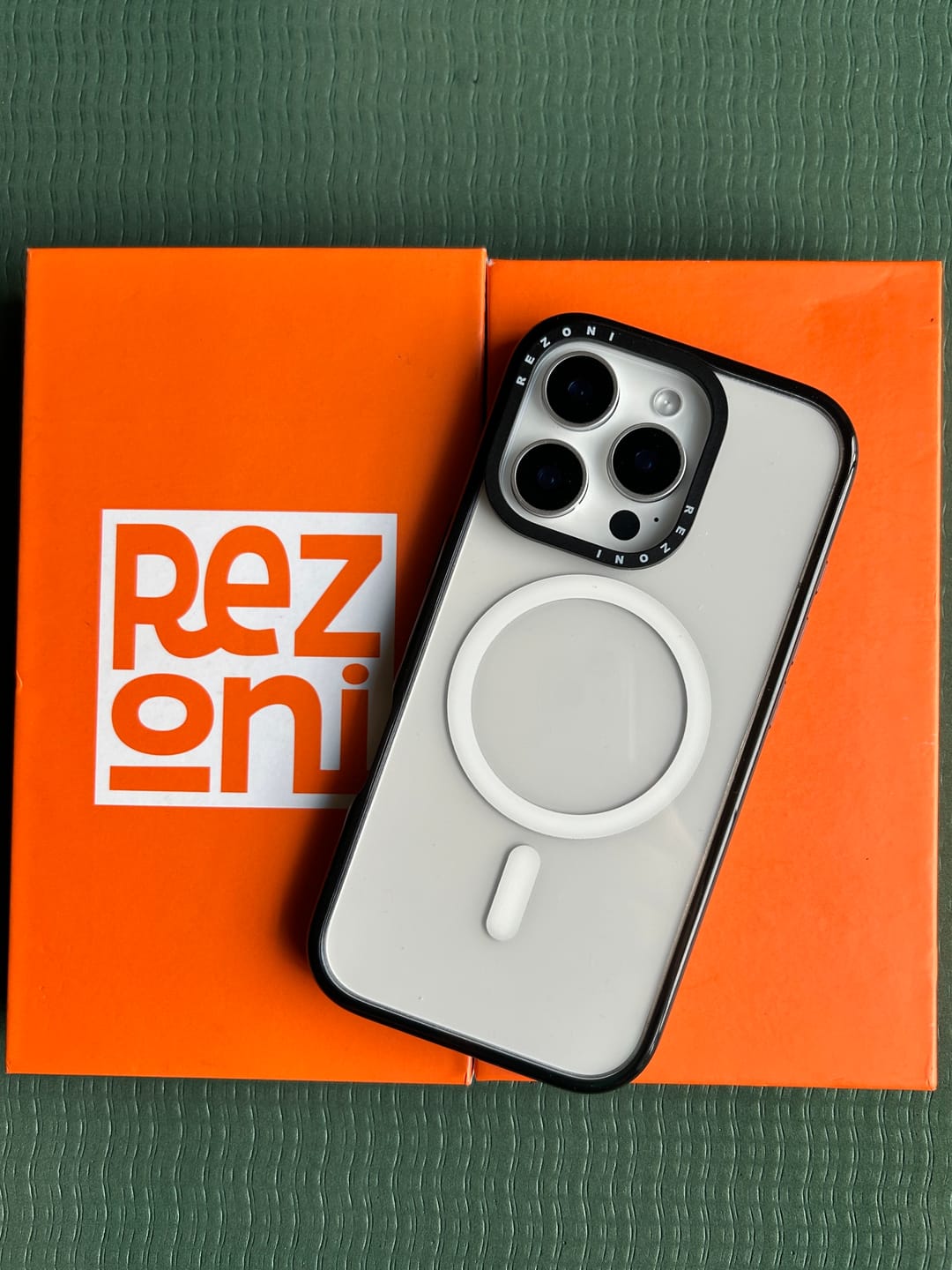 Customer photo review of Reverb 2.0 Impact MagSafe Clear Case
