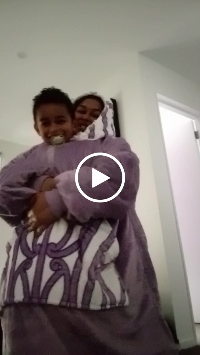 Customer video review of EXTRA LONG ADULT BLANKET HOODIE - WAIPOROPORO