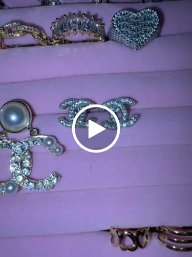 Customer video review of Crystal CC Earrings Gold-Plated 925 Silver Classic Studs