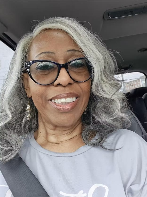 Customer photo review of Luvwin 5x5 Closure Salt & Pepper Natural Wave Glueless Bob Wig