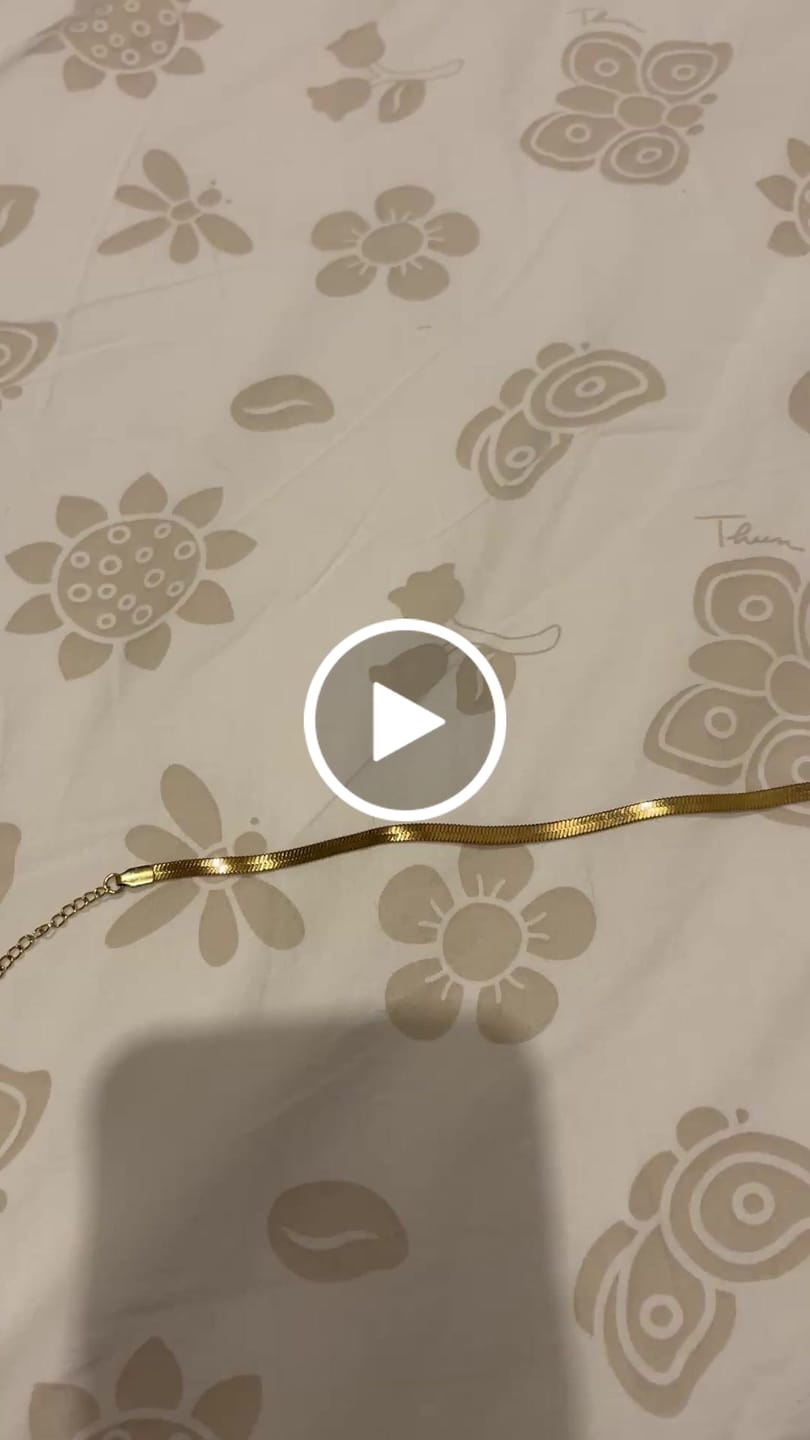 Customer video review of Collar Cleopatra 4MM