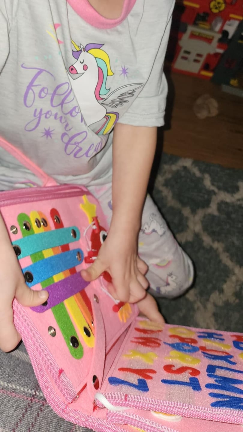 Customer photo review of Cahier Montessori – Éveil ludique pour les petites mains curieuses