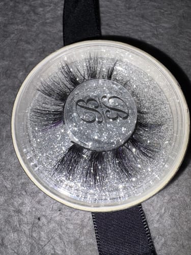 Customer photo review of BOND GIRL+ Wimpernkleber schwarz