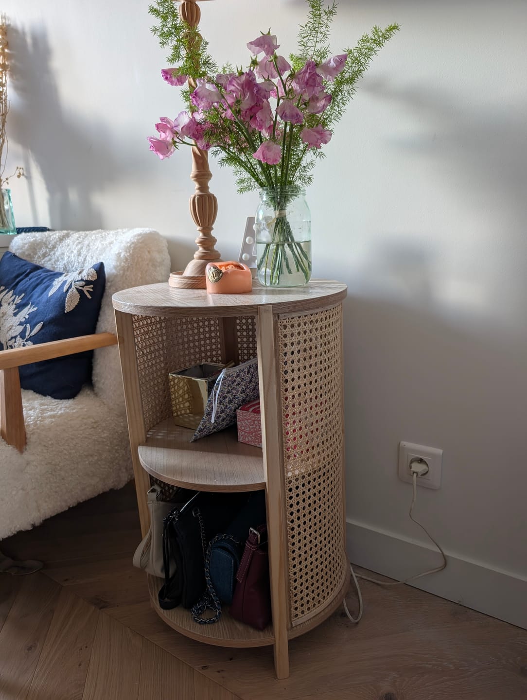 Customer photo review of ALTA - Table de chevet avec 2 rangements en bois et rotin naturel