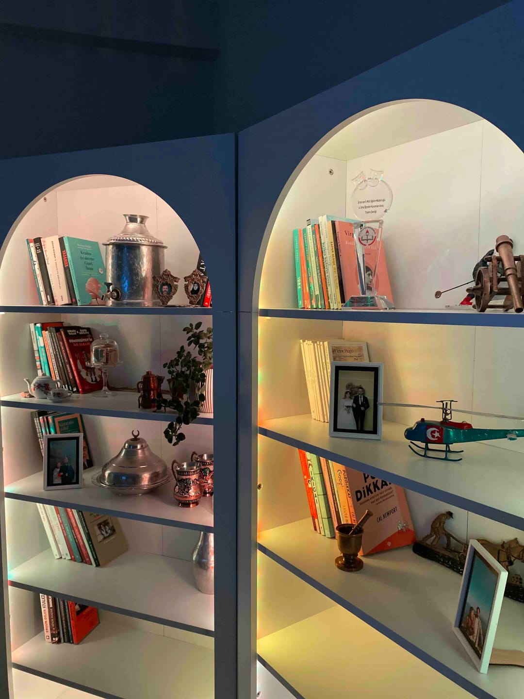Customer photo review of Rani HC116 Kitaplık 6 Raflı Çalışma Odası Kütüphane Modern Duvar Rafı Beyaz