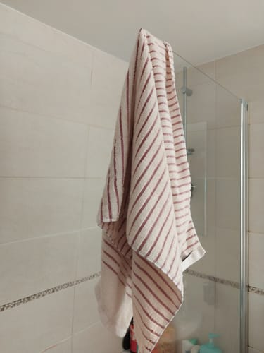 Sabine D. review of Serviette de Bain Japonaise Rayée Rouge image 1 out of 1