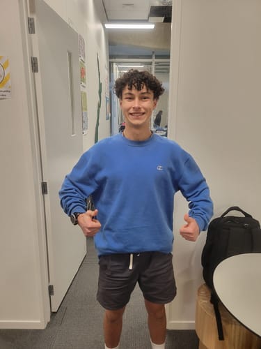 Customer photo review of Vintage Champion Sweatshirt (L)