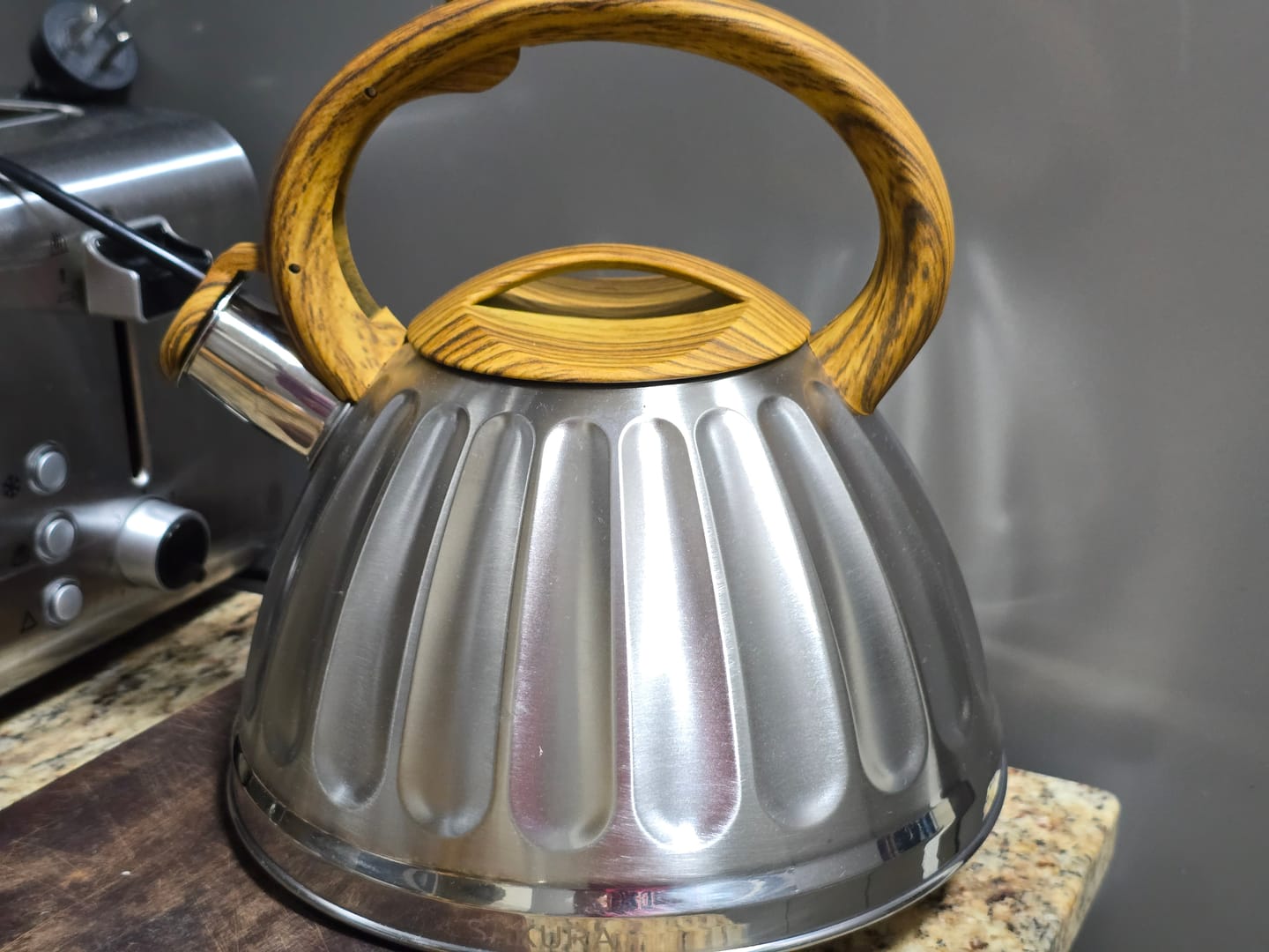 Customer photo review of Pava Sakura Silbadora De Acero Inoxidable 3.2 Litros Silver