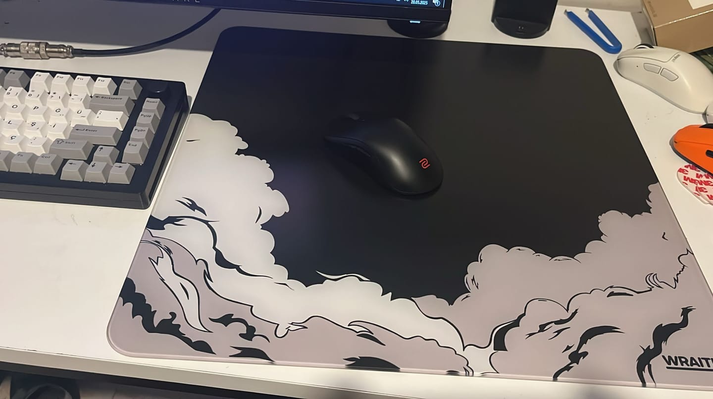 Customer photo review of Wraith Cosmic Glass V2 Cam Mousepad