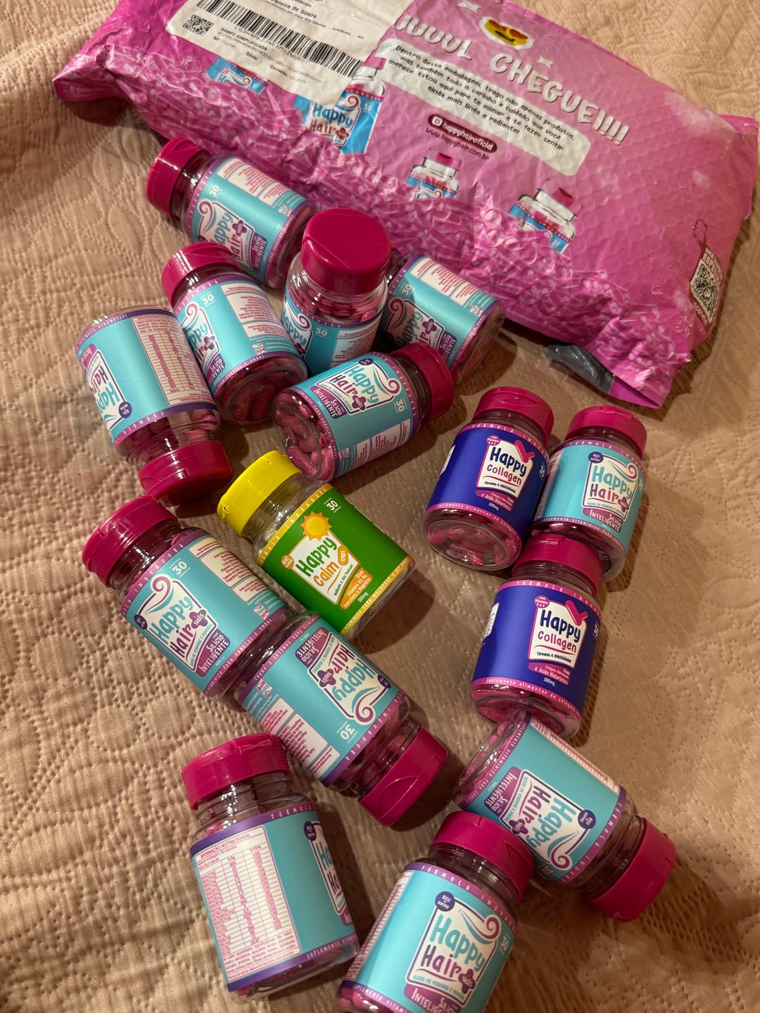 Customer photo review of Happy Hair 6 Potes + 6 Potes Grátis + 2 Colágenos + 1 Happy Calm (Total 15 Potes)