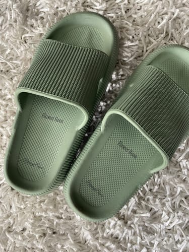 Customer photo review of HappyFlops