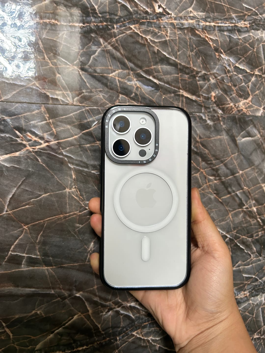 Customer photo review of Reverb 2.0 Impact MagSafe Clear Case