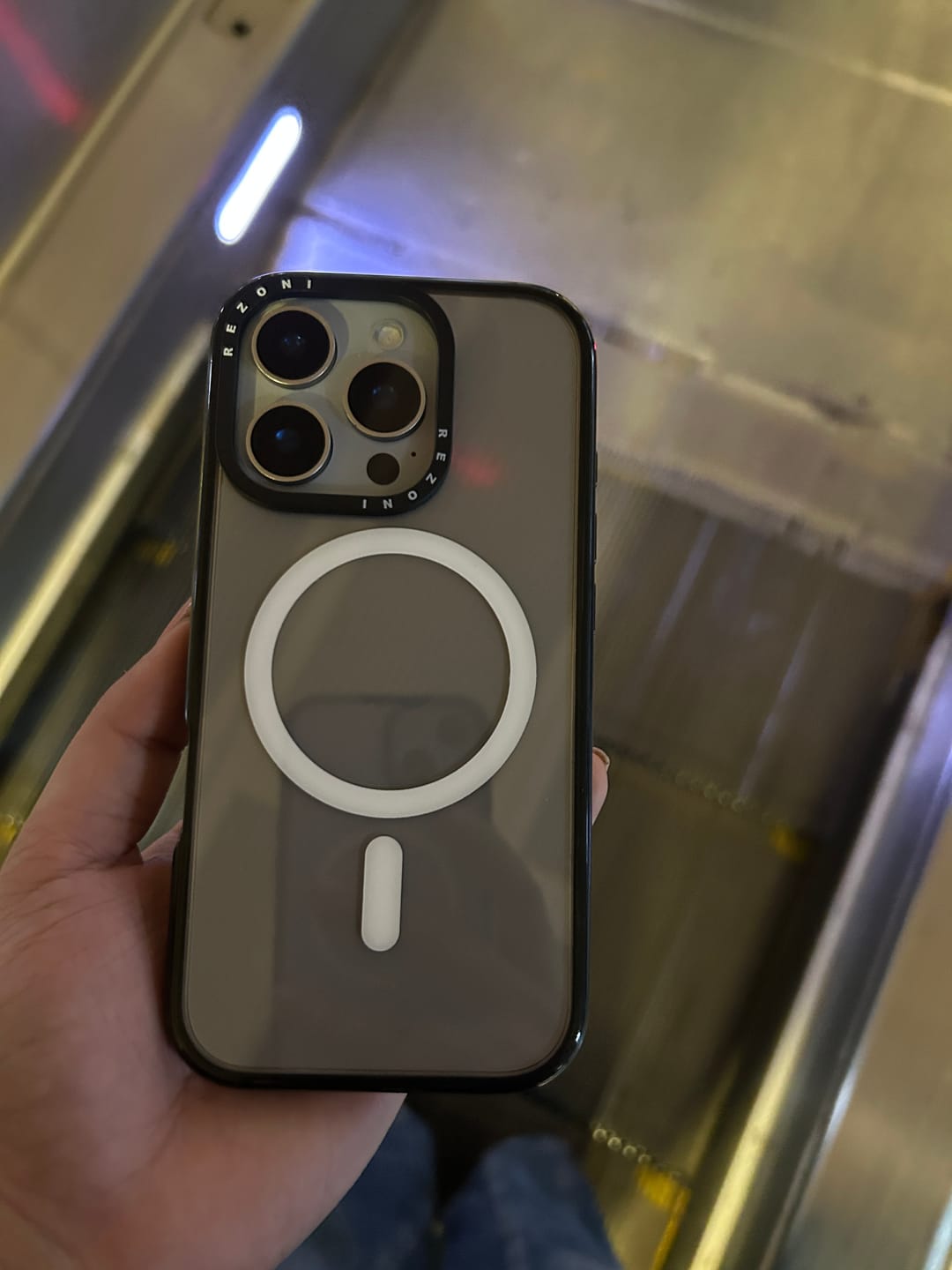 Customer photo review of Reverb 2.0 Impact MagSafe Clear Case