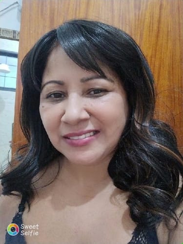 Customer photo review of Peruca Viki Castanho com Luzes com Franja Ondulada (Premium)