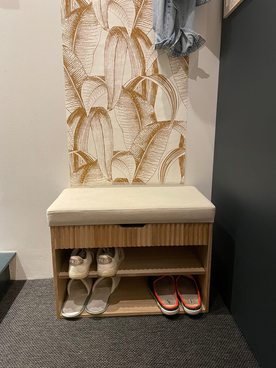 Customer photo review of KUBO - Meuble à chaussures avec coffre en bois et velours beige