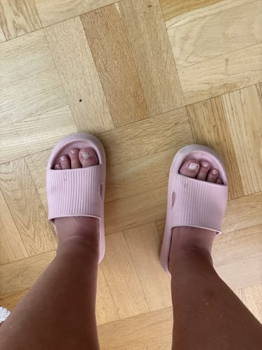 Customer photo review of HappyFlops