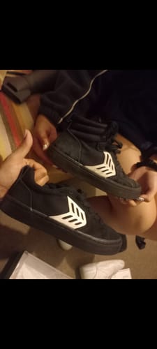 Customer photo review of Zapatilla Cariuma Catiba Pro Mujer Negro