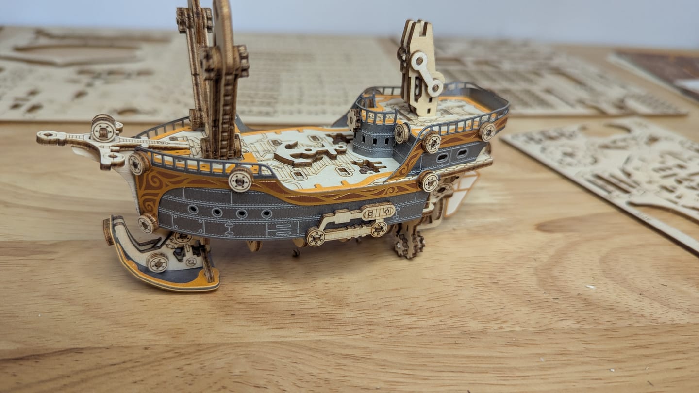 Customer photo review of Rokrgeek Steampunk Airships 3D Wooden Puzzle