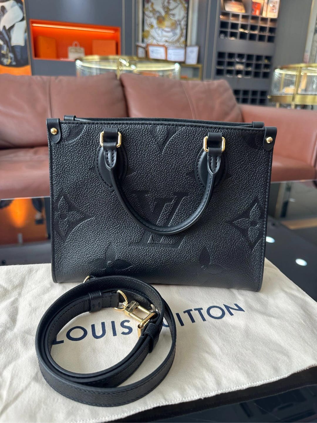 Customer photo review of 【ルイヴィトン】様々なシーンで活躍 男女共に人気★  オンザゴー PM M45653