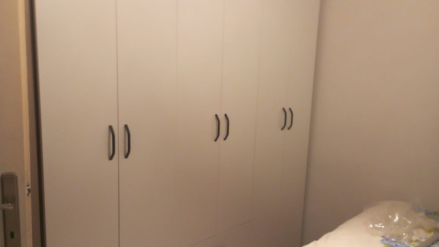 Customer photo review of Rani BA113 Geniş Gardırop Elbise Dolabı 6 Kapaklı 2 Çekmeceli 5 Raflı 3 Askılı Sepet Ceviz - Beyaz