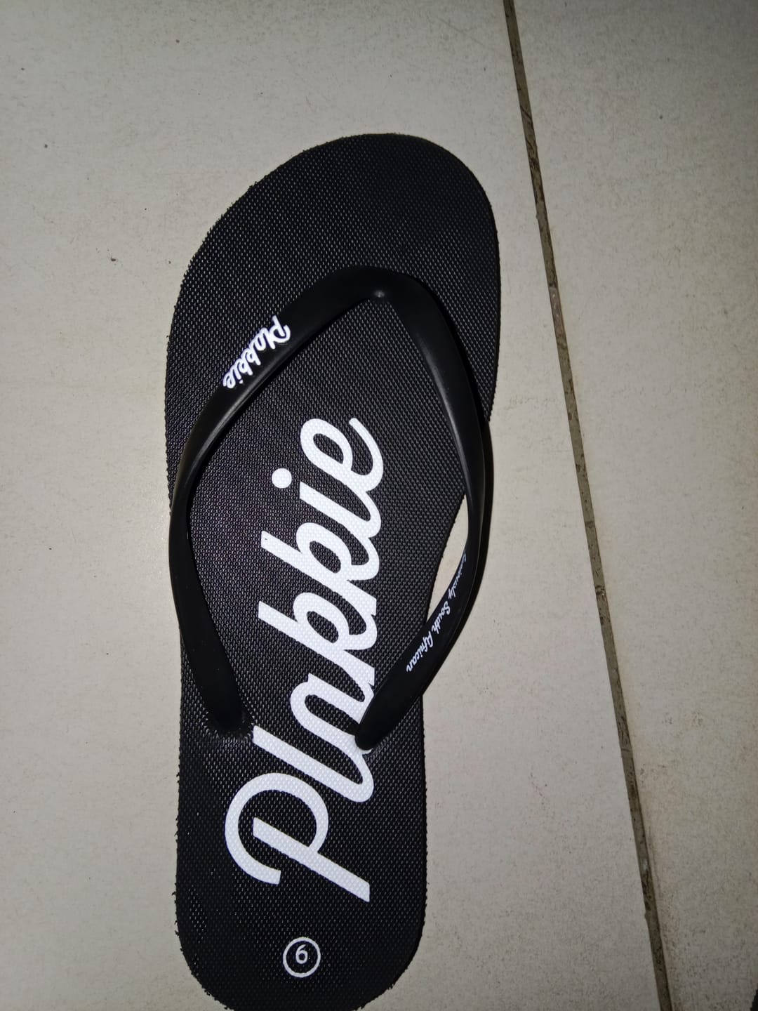 Customer photo review of Plakkie Kelly's (Black and White)