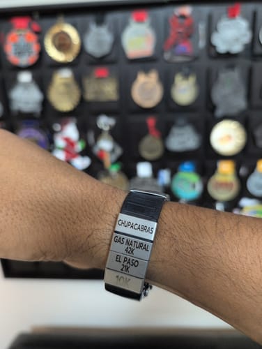 Customer photo review of Emblemas Personalizado para AxoID