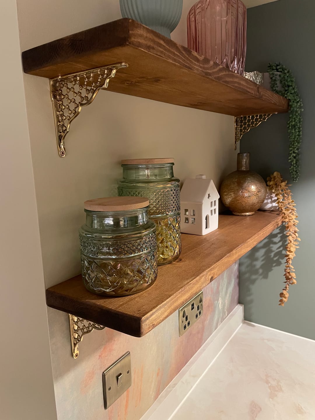 Customer photo review of 6 x 5 Inch Honeycomb Brass Shelf Bracket