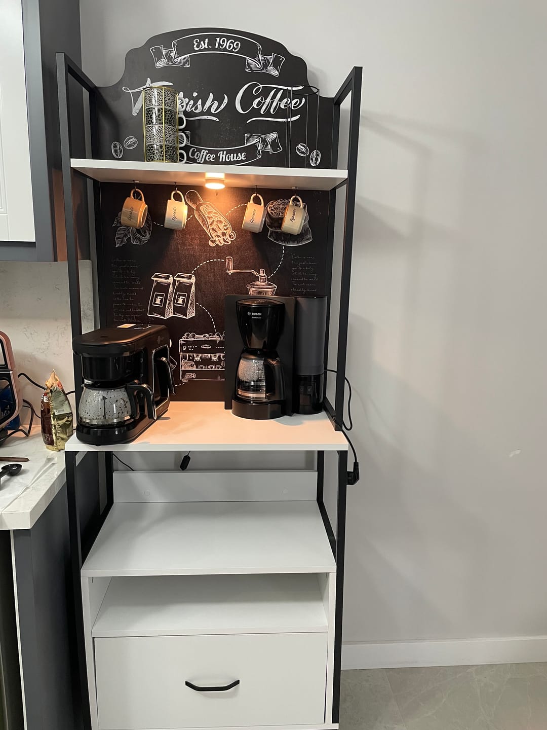 Customer photo review of Rani JE155 Işıklı Kahve Köşesi Çekmeceli Çok Amaçlı Mutfak Dolabı Beyaz