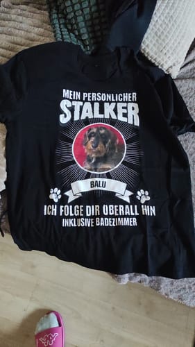 Customer photo review of Mein persönlicher Stalker - Personalisierbares Unisex T-Shirt