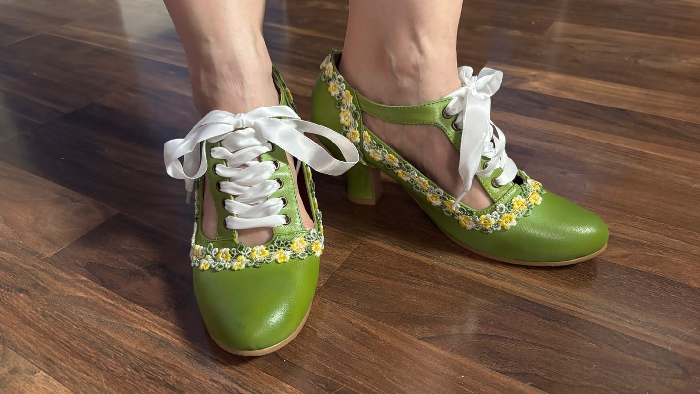 Customer photo review of Spring Daisy Floral Vintage Pumps