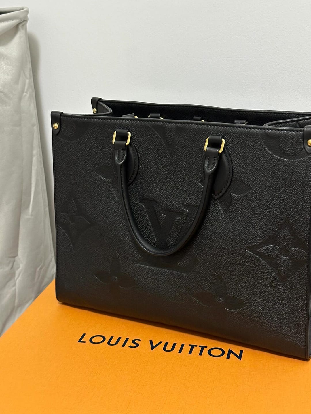 Customer photo review of 【ルイヴィトン】様々なシーンで活躍 男女共に人気★  オンザゴー PM M45653