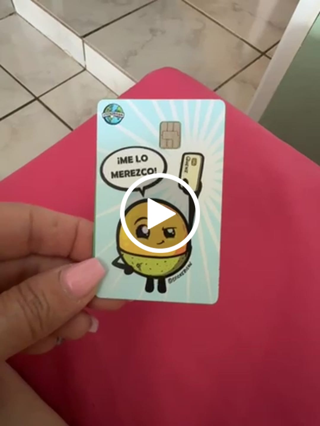 Customer video review of Me Lo Merezco - Sticker para Tarjeta de Crédito