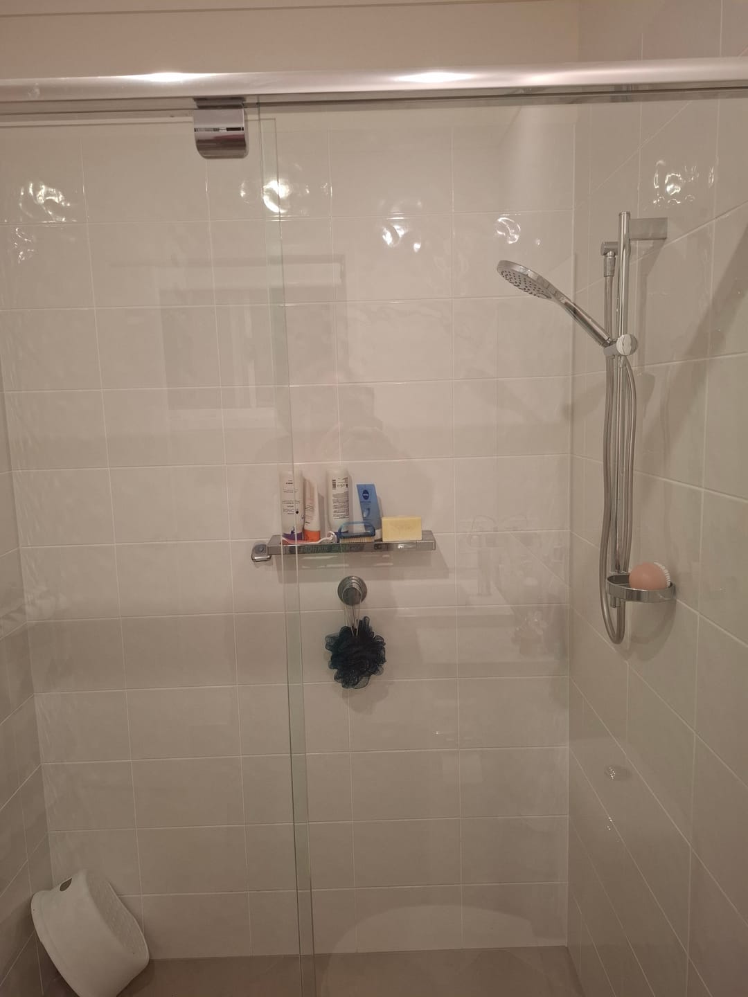 Clean bathroom mirror after using Magicwipe
