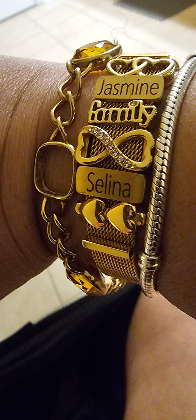 Customer photo review of Mesh charm family gold