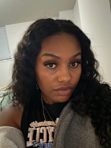 Customer photo review of CurlyMe Pre-Bleached 6x4 HD Lace Wear Go Glueless Wigs Very Convenient Pre-Cut Lace Wig
