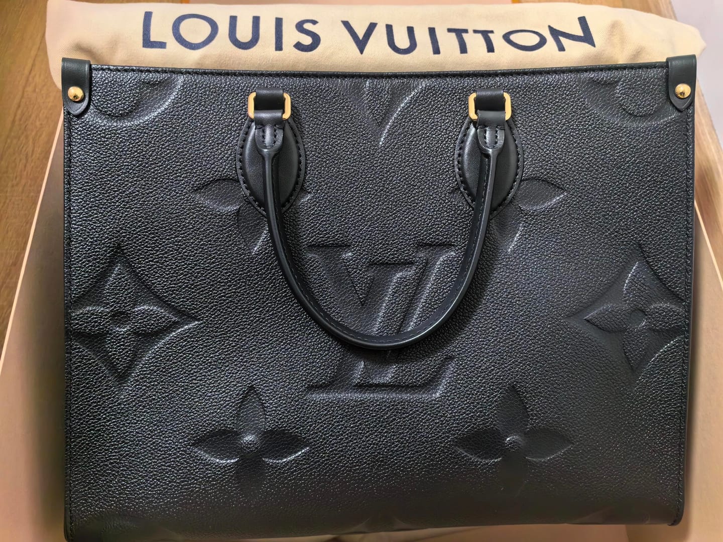 Customer photo review of 【ルイヴィトン】様々なシーンで活躍 男女共に人気★  オンザゴー PM M45653