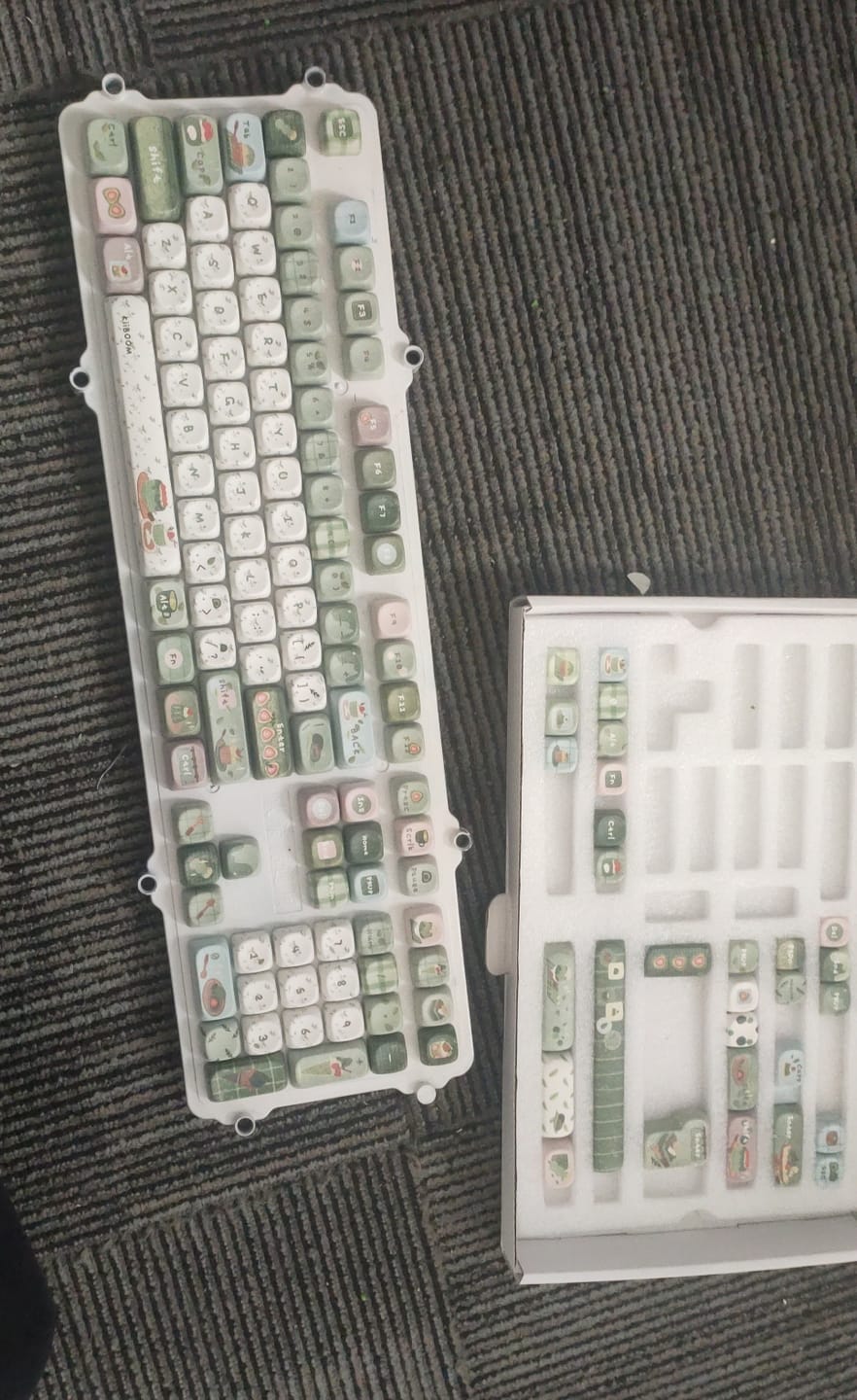 Customer photo review of KiiBOOM Sprout Picnic Keycap Set