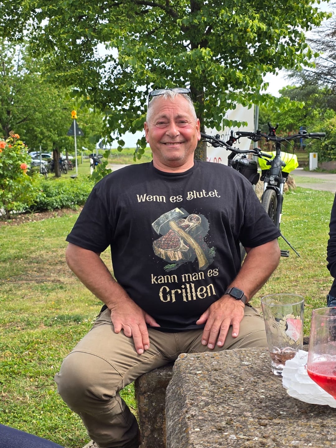 Customer photo review of Wenn es blutet kann man es Grillen   - Herren Shirt