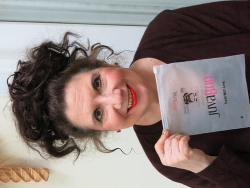 Customer photo review of JuvaBun Tousled Messy Bun