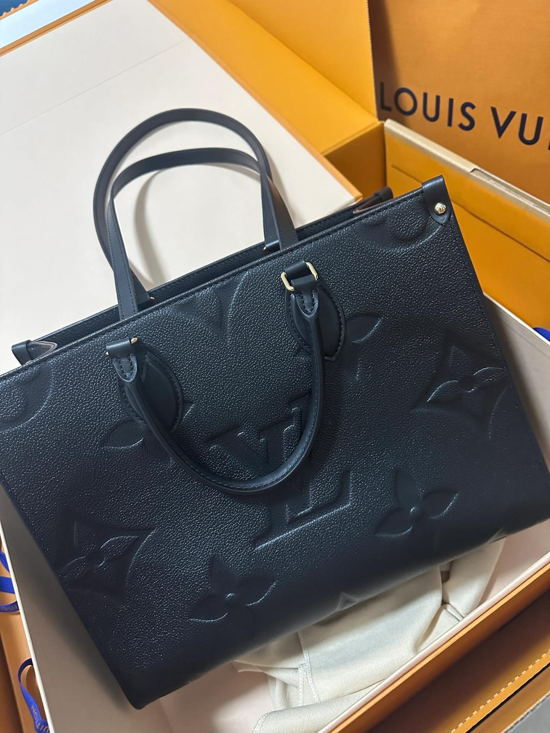 Customer photo review of 【ルイヴィトン】様々なシーンで活躍 男女共に人気★  オンザゴー PM M45653