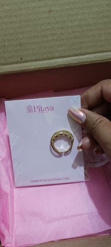 Customer photo review of Anillo Cruzado Glam